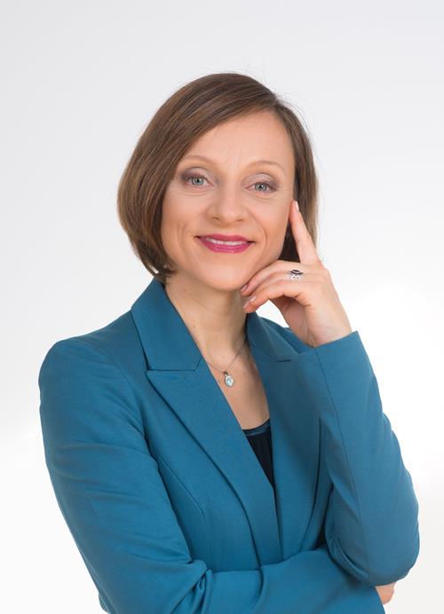 Tina Ban izobraževanje